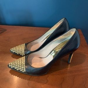 Smoking hot Michael Kors black and gold heels
